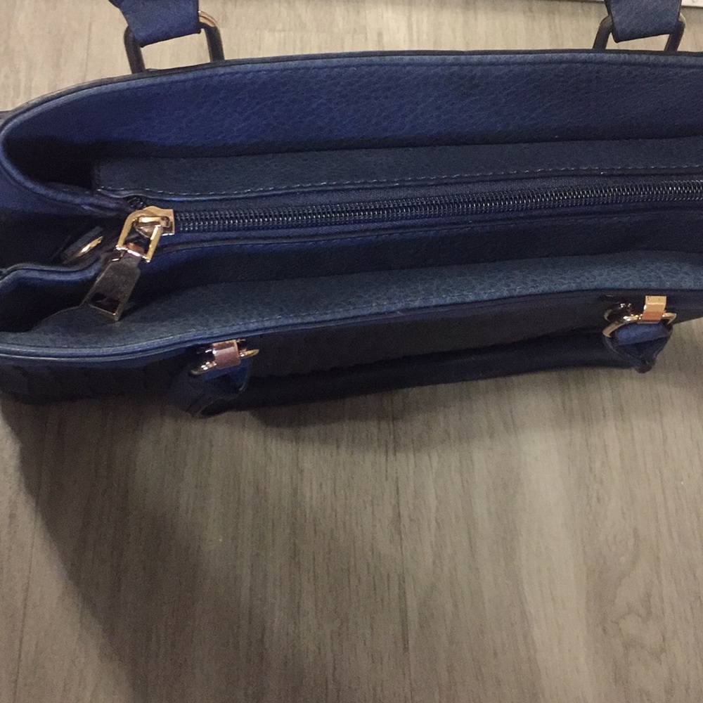 Navy Purse - Zipper Closure - Picture 4 of 4